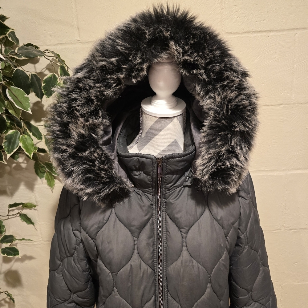 Women's Gray Quilted Puffer Jacket with Faux Fur Hood - Picture 4 of 15
